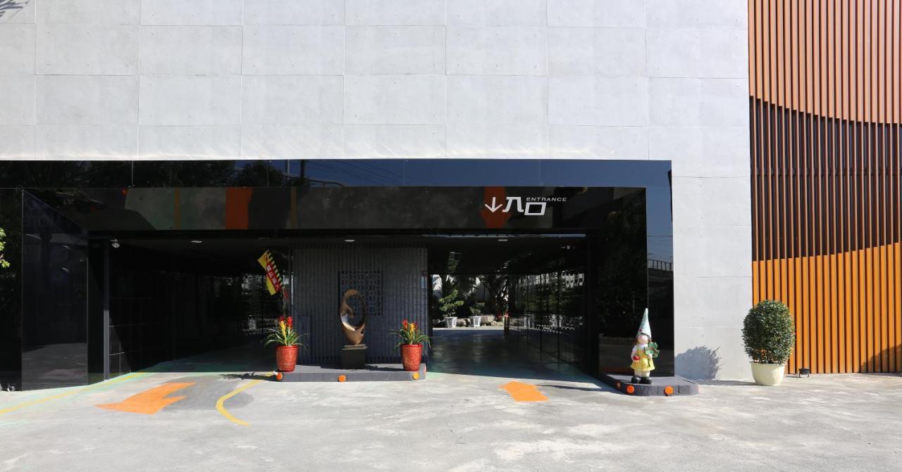 Go Shine Motel Pingtung Buitenkant foto