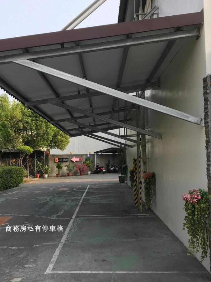 Go Shine Motel Pingtung Buitenkant foto