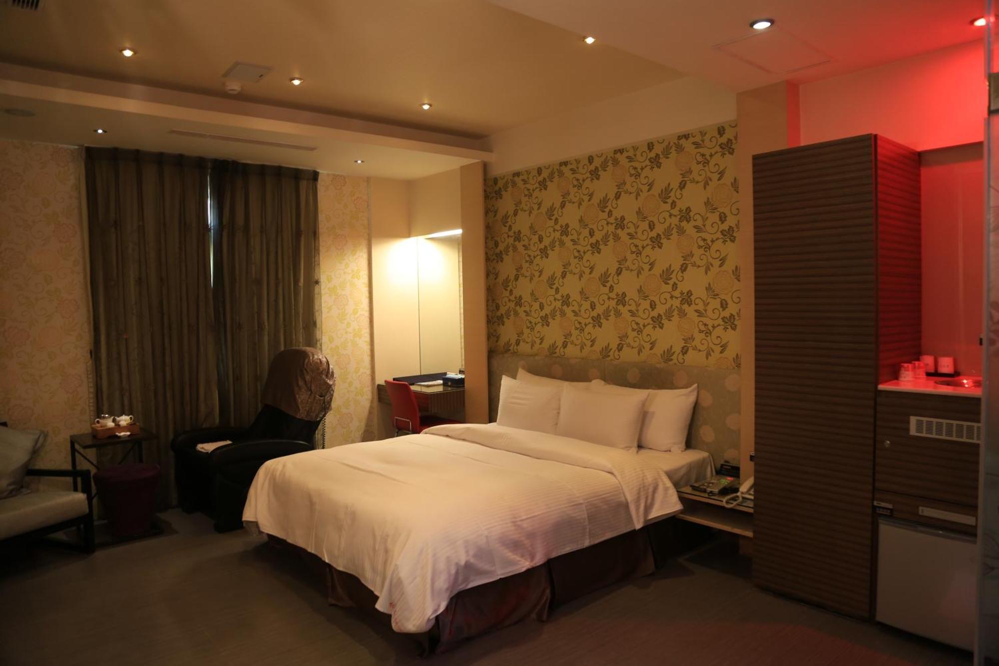 Go Shine Motel Pingtung Buitenkant foto