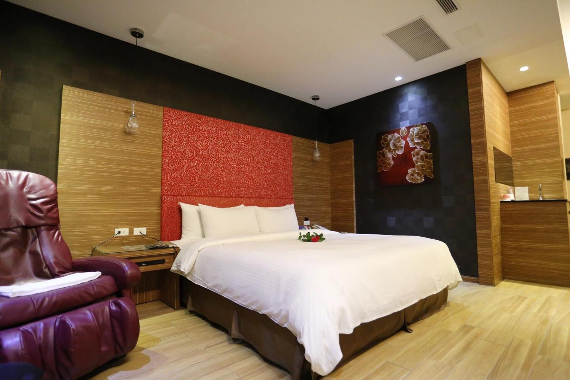 Go Shine Motel Pingtung Buitenkant foto
