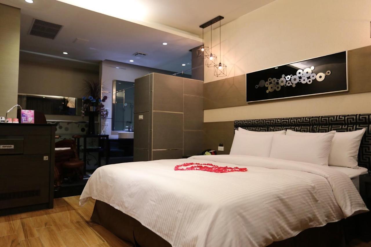Go Shine Motel Pingtung Buitenkant foto